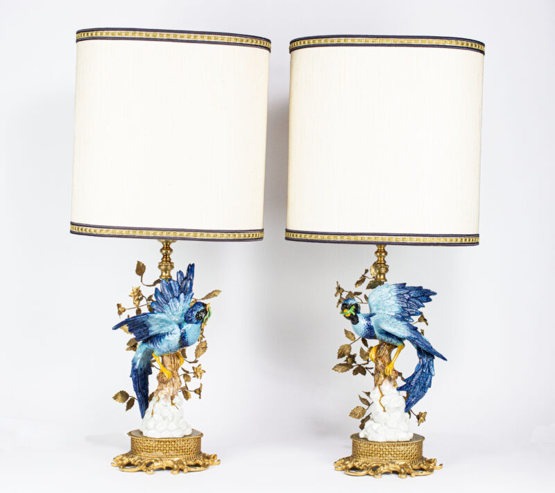 Paar Tischlampen mit Porzellanvögel