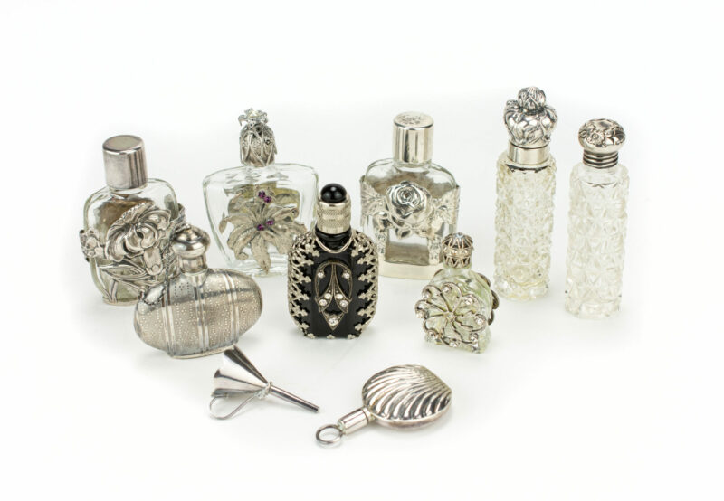 Konvolut Miniaturflakons und ein Miniatur-Parfumtricher - Bild 3
