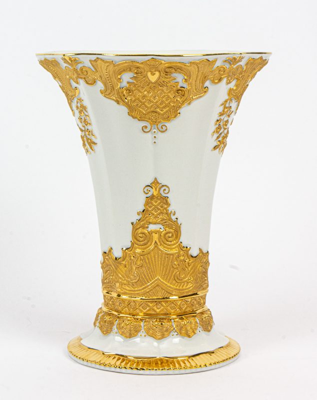 Vase mit Golddekor