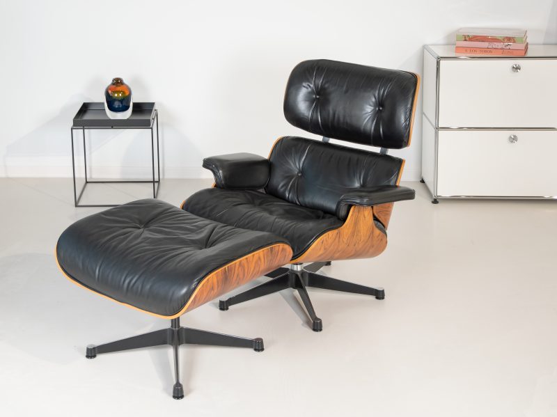 'Lounge Chair & Ottoman', Entwurf von Charles Eames (1907-1978) und Ray Eames (1912-1988)
