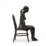 Auf einem Stuhl Sitzende_75609_467-3