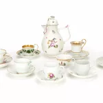 Meissen Sammeltassen und Kanne_75617_17-1