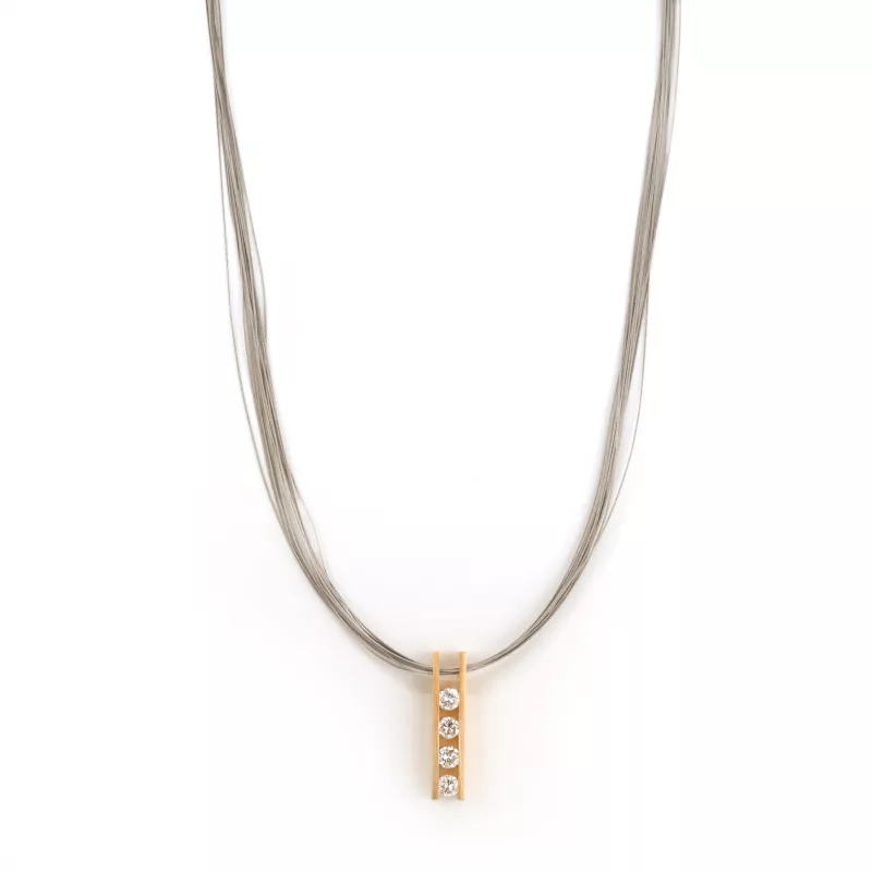 Collier mit Diamantanhänger