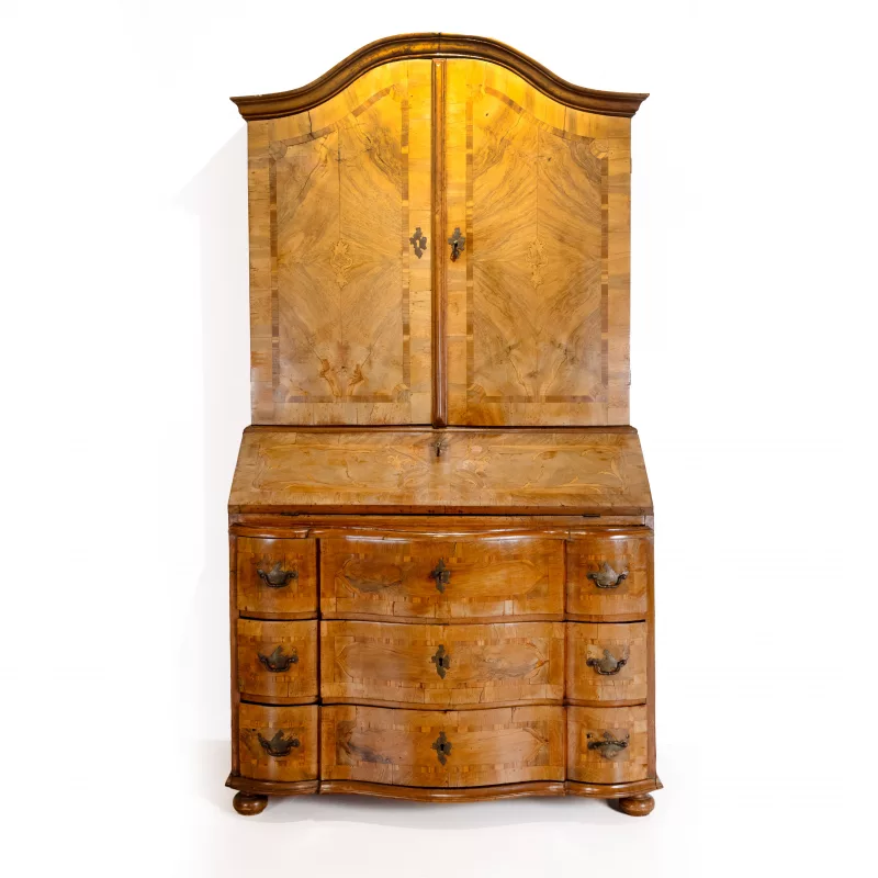 Barocksekretär mit Monogrammverzierung