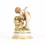 Meissen Figur Amor an ein Herz klopfend_84071_31-2