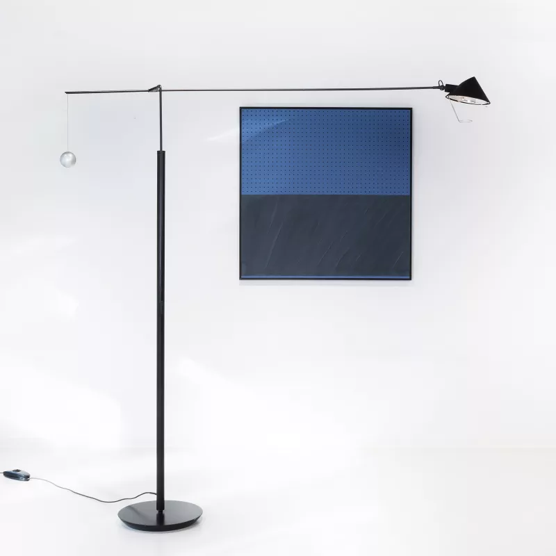 Artemide Stehlampe 'Nestore terra', Entwurf von Carlo Forcolini