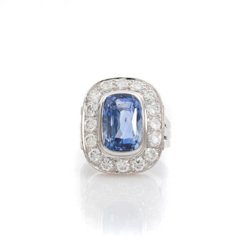 Saphirring mit Brillantbesatz