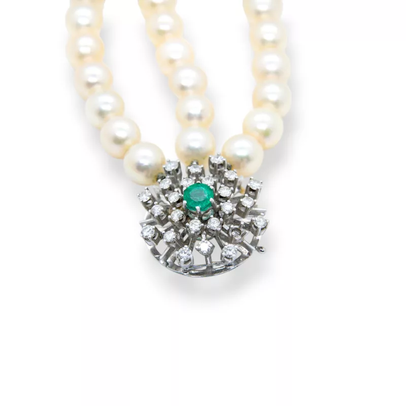 Perlencollier mit Smaragd-Diamantschließe