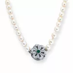 Perlenkette mit Smaragd- und Brillantbesatz_Perlenkette mit Smaragd- und Brillantbesatz_96391_64-1